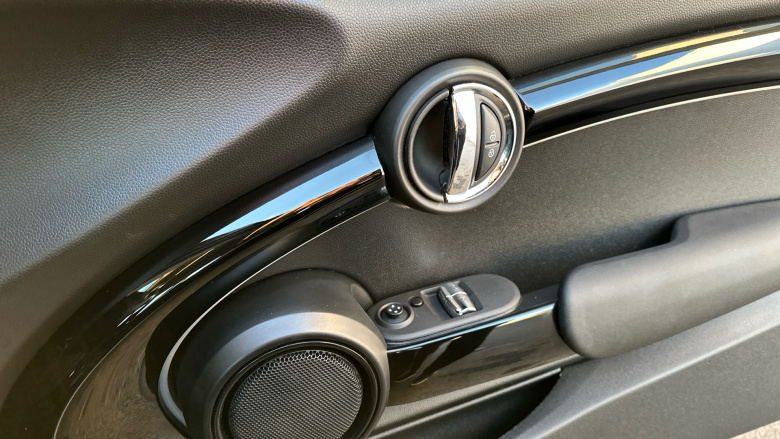 MINI Hatchback 1.5 Cooper Classic 3dr Auto [Comfort/Nav Pack] Petrol Hatchback